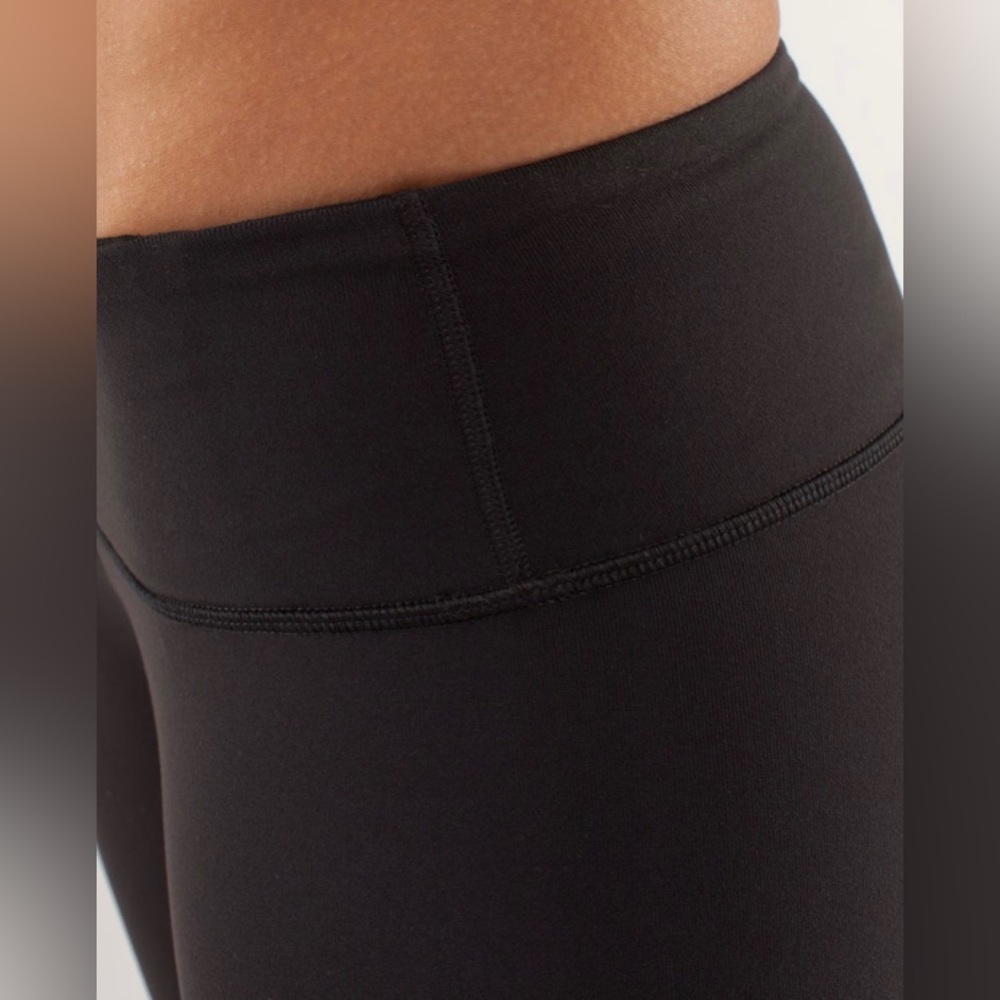 Lululemon Wunder Under Crop Black Size 6 Small hole in crotch - Picture 13 of 13